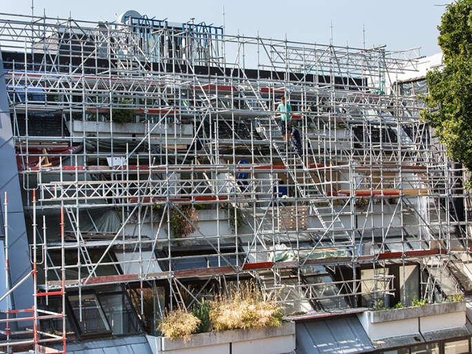 Wie Gerüstbau für sicheres Arbeiten in der Höhe sorgt